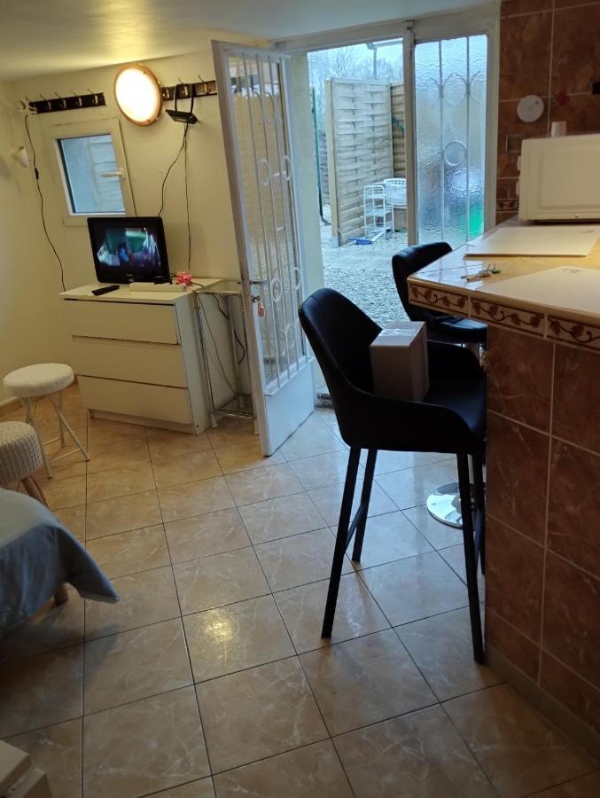 Studio Meuble Avec Piscine Partagee La Ferté-Gaucher Exteriér fotografie